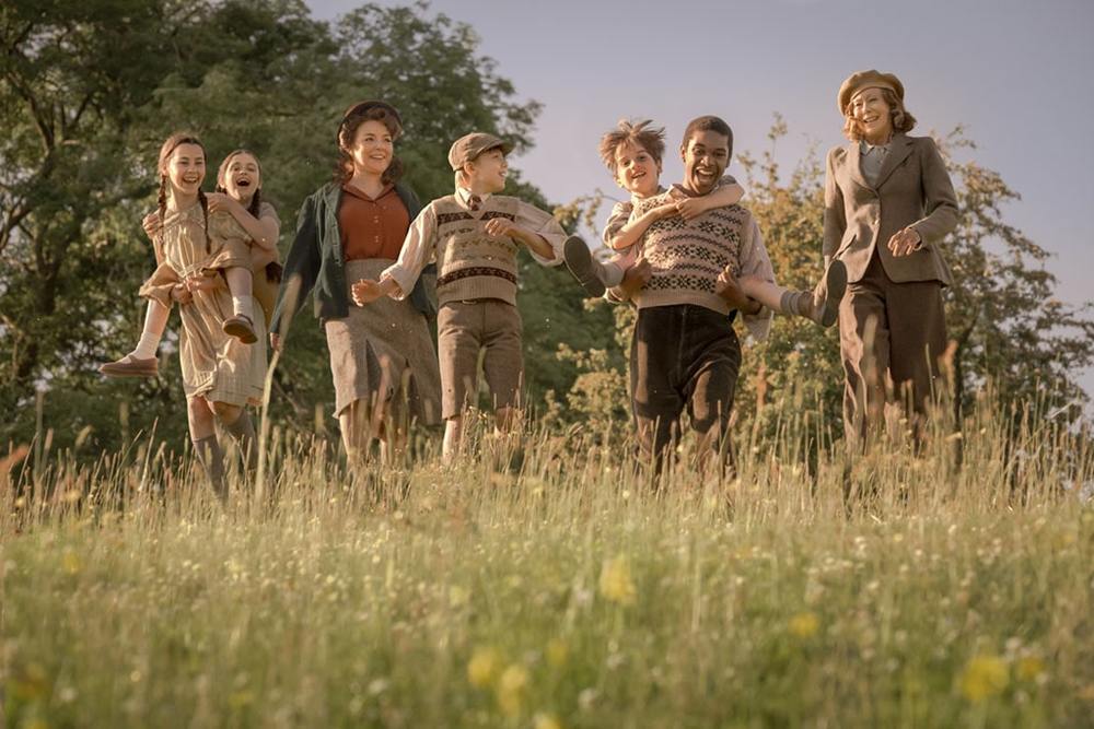 نمایی از «بازگشت بچه های راه آهن»(The Railway Children Return)